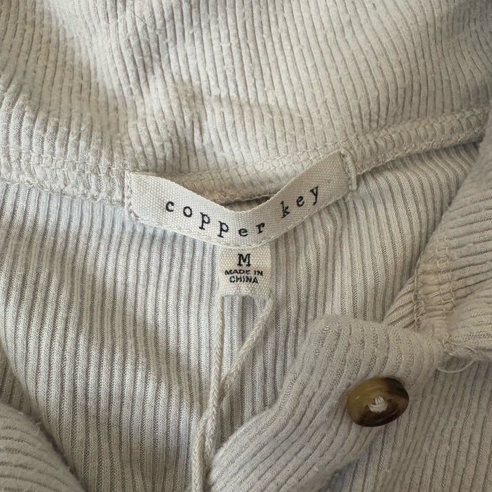Copper key white button down top - Picture 2 of 5